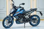 KTM Duke: La moto naked deportiva con diseño metálico azul y estilo agresivo